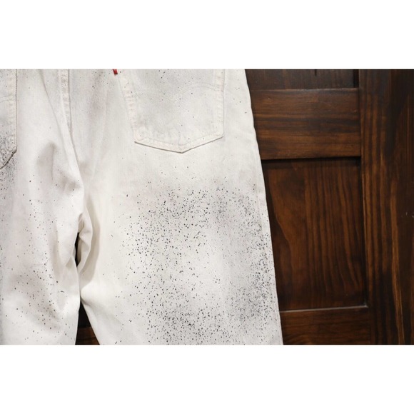 Levi Shorts Mens 40 White Distressed Paint Splatter - Picture 8 of 16